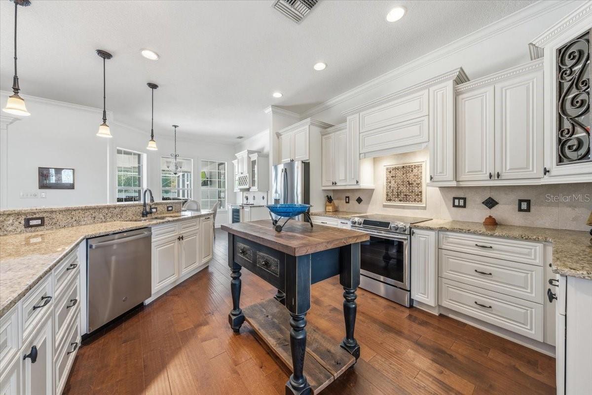 42-inch cabinetry with crown molding and abundant storage