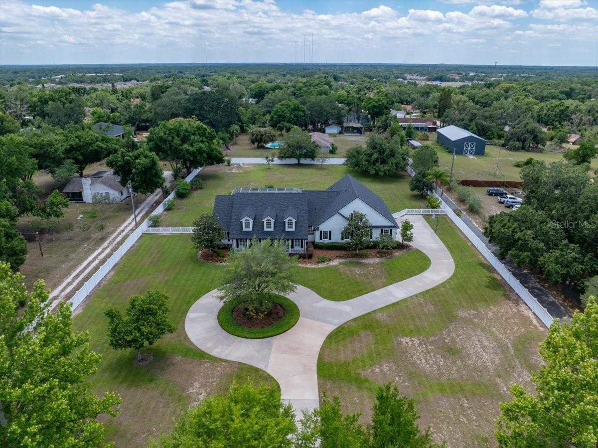 Sweeping circular driveway with impressive arrival experience