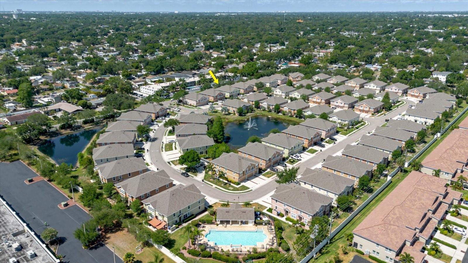 Close To Downtown St Petersburg, Tropicana Fields. The Community Swimming Pool & Dog Park are nearby.