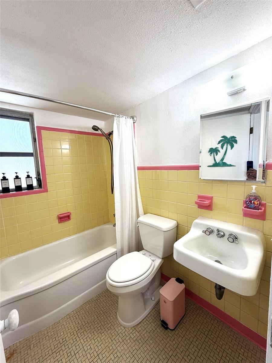 2 Story Upper Retro Bath