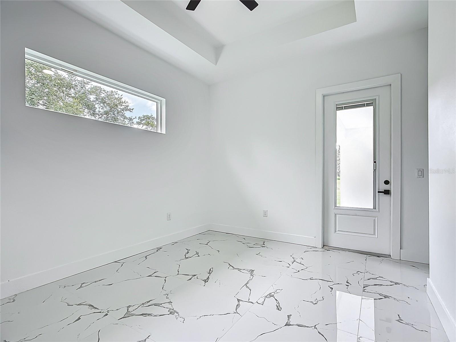 Bonus room w/exterior entry