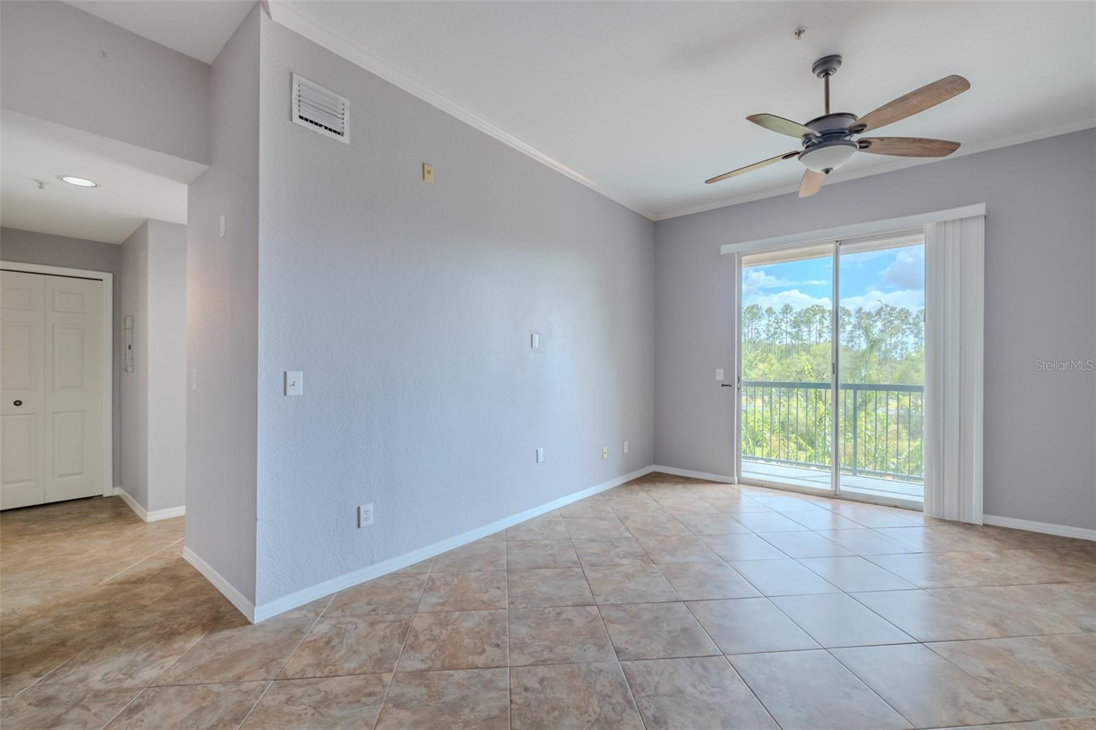 TB8505618