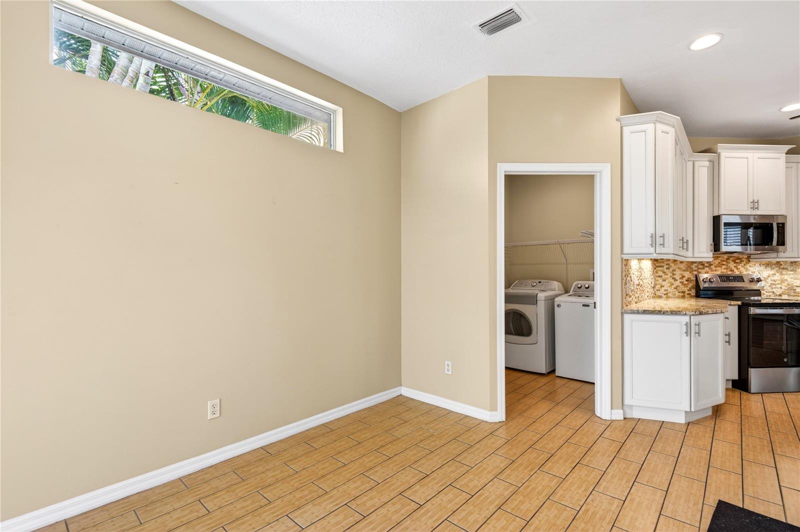 Kitchen Dining area