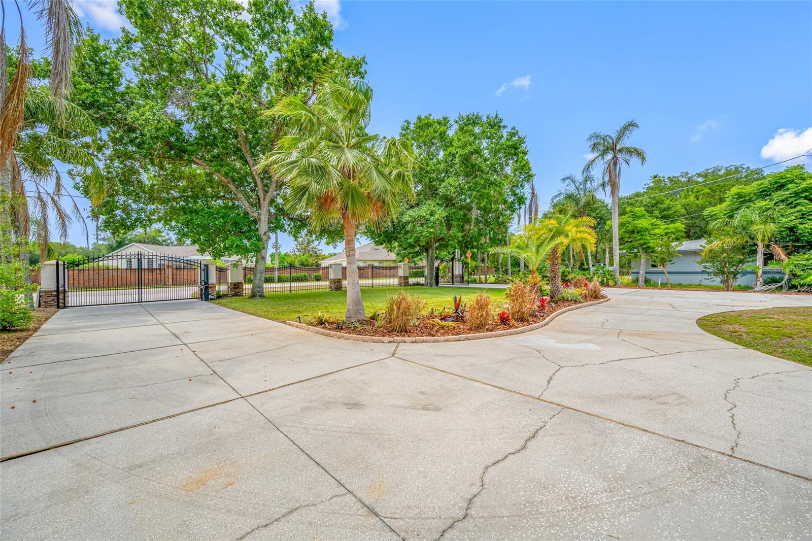 Circular driveway