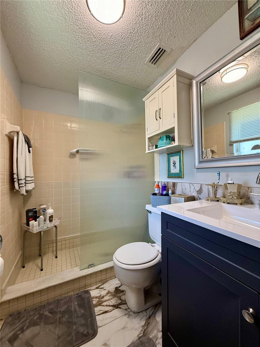 Bedroom 1 en suite