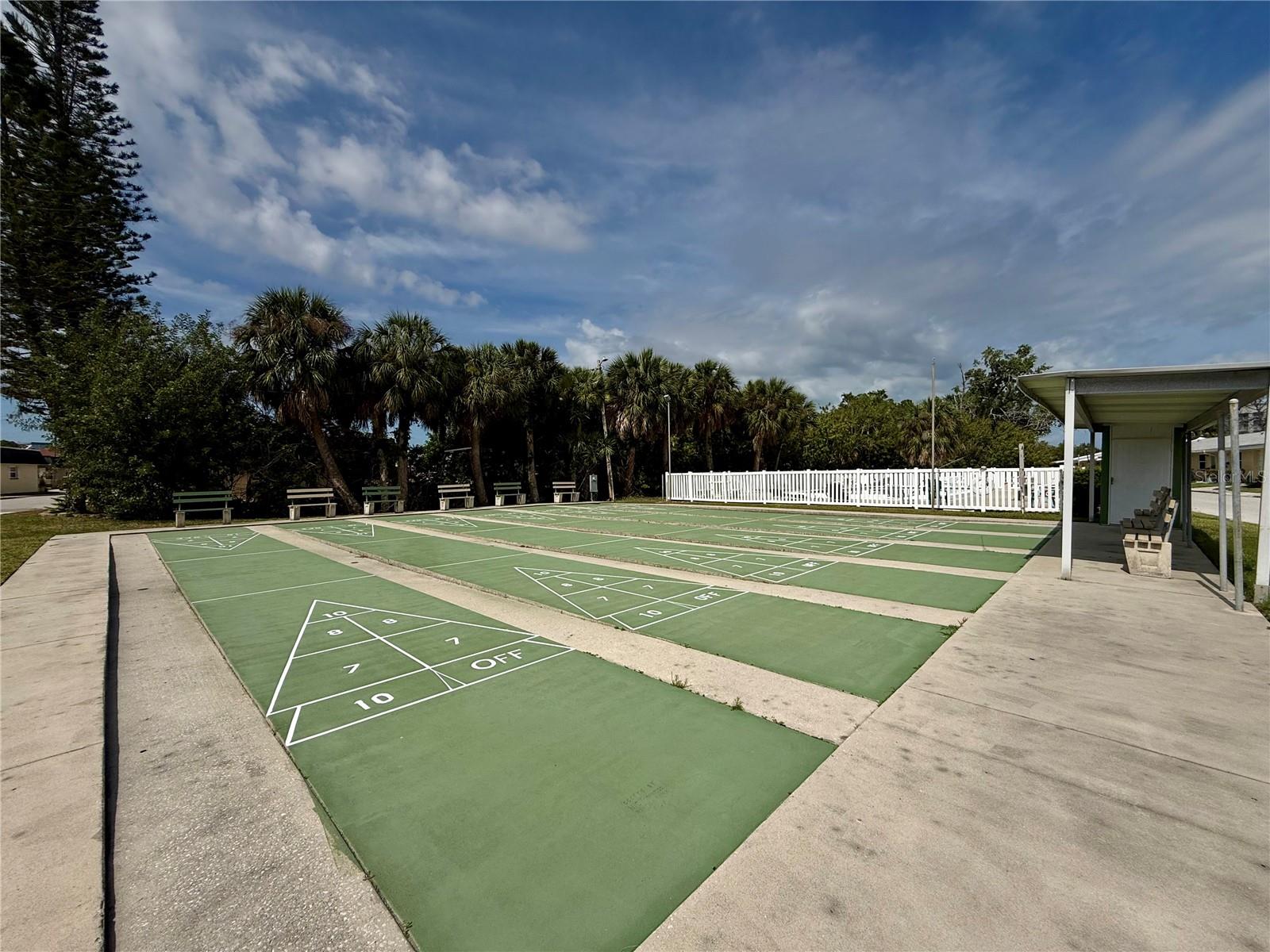 Shuffle board