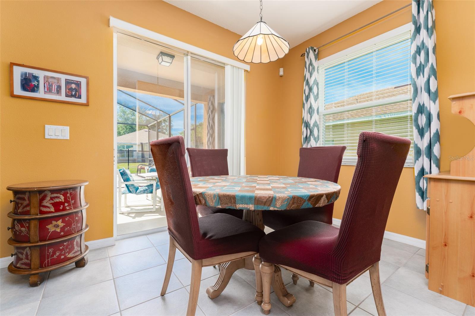breakfast area