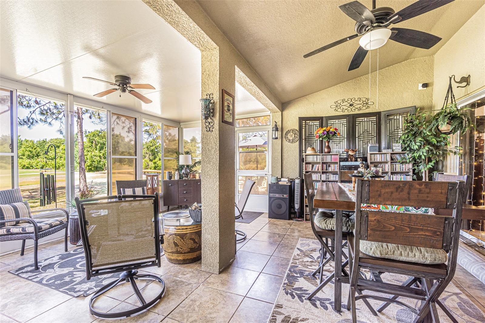 Look at this lanai...it's HUGE! 19'X20'