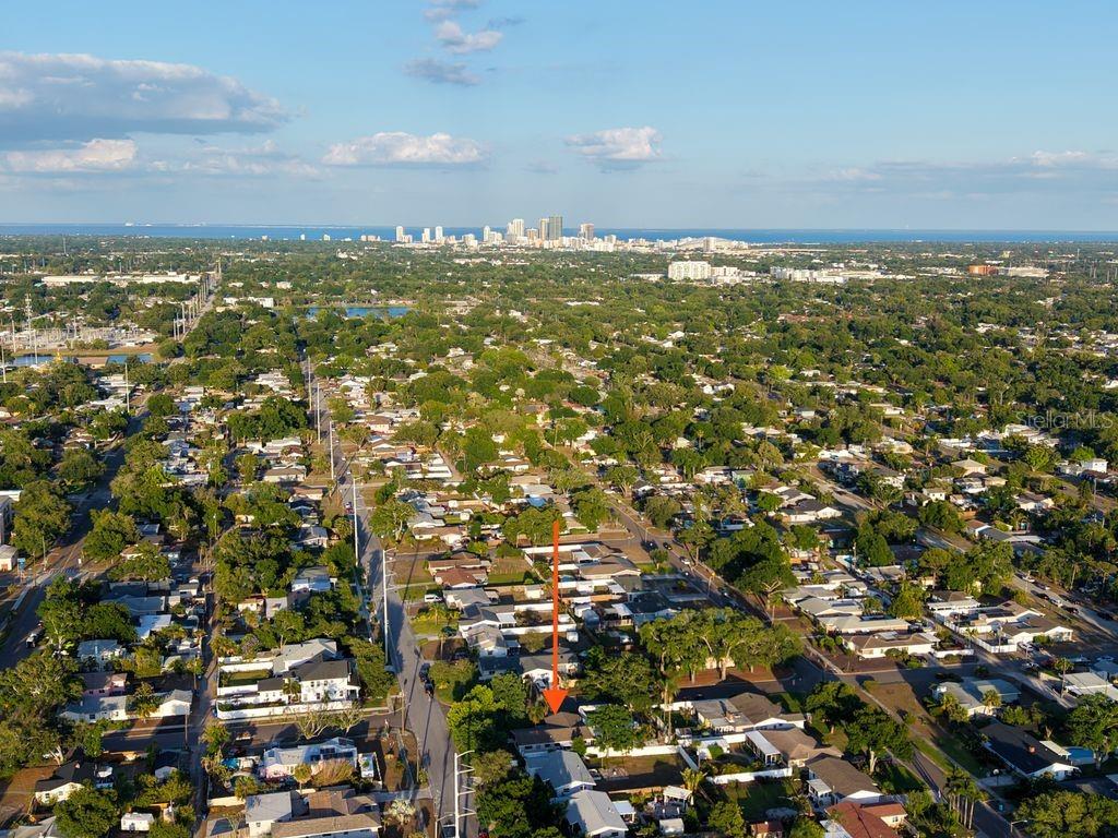 10 minutes from downtown St. Pete