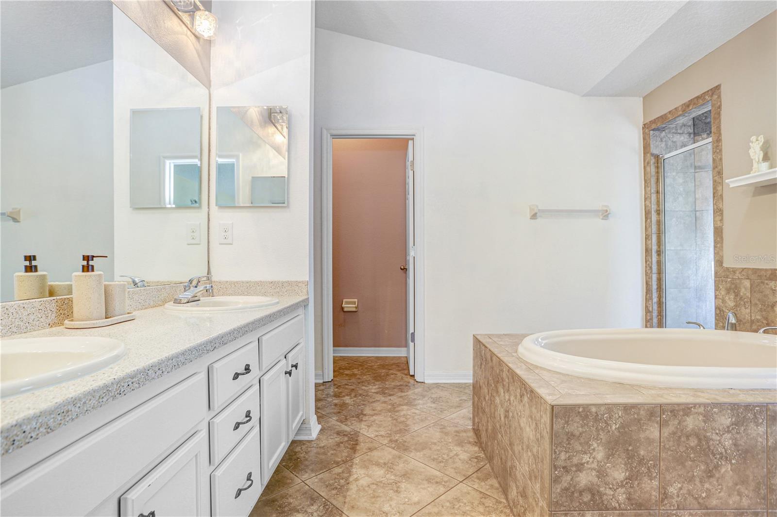 TB8505758
