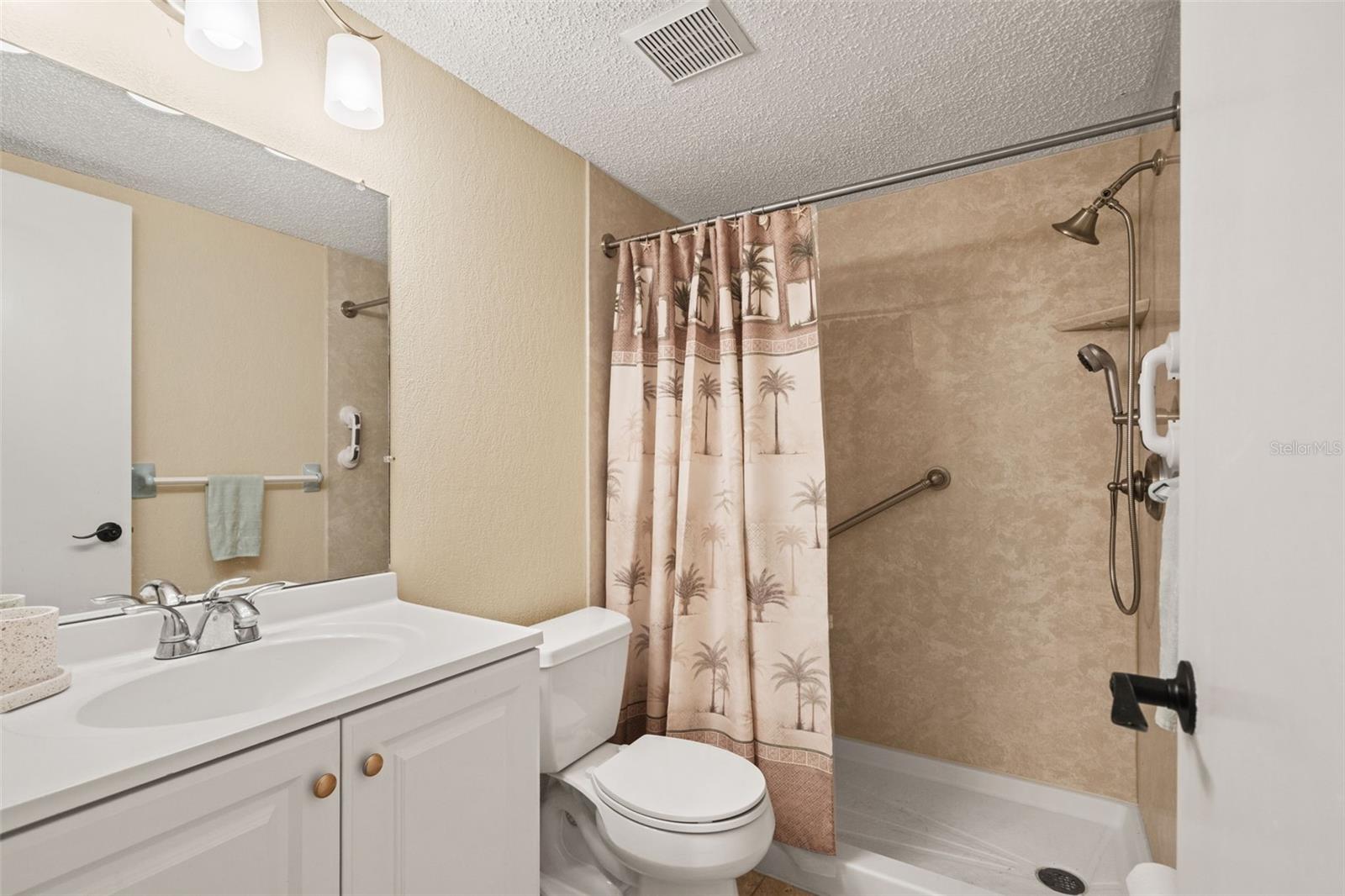 HALL BATHROOM (2)