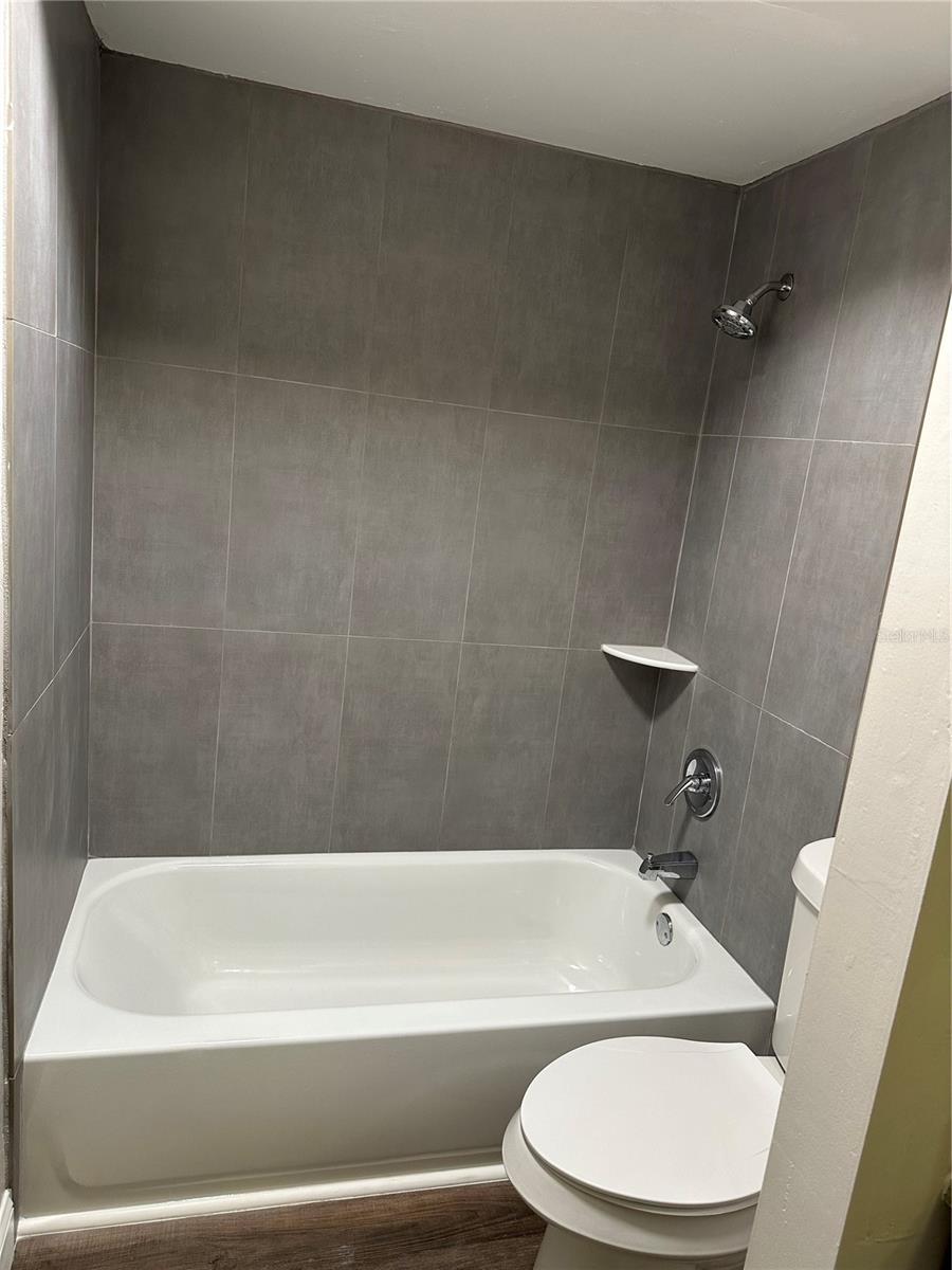 TB8505798