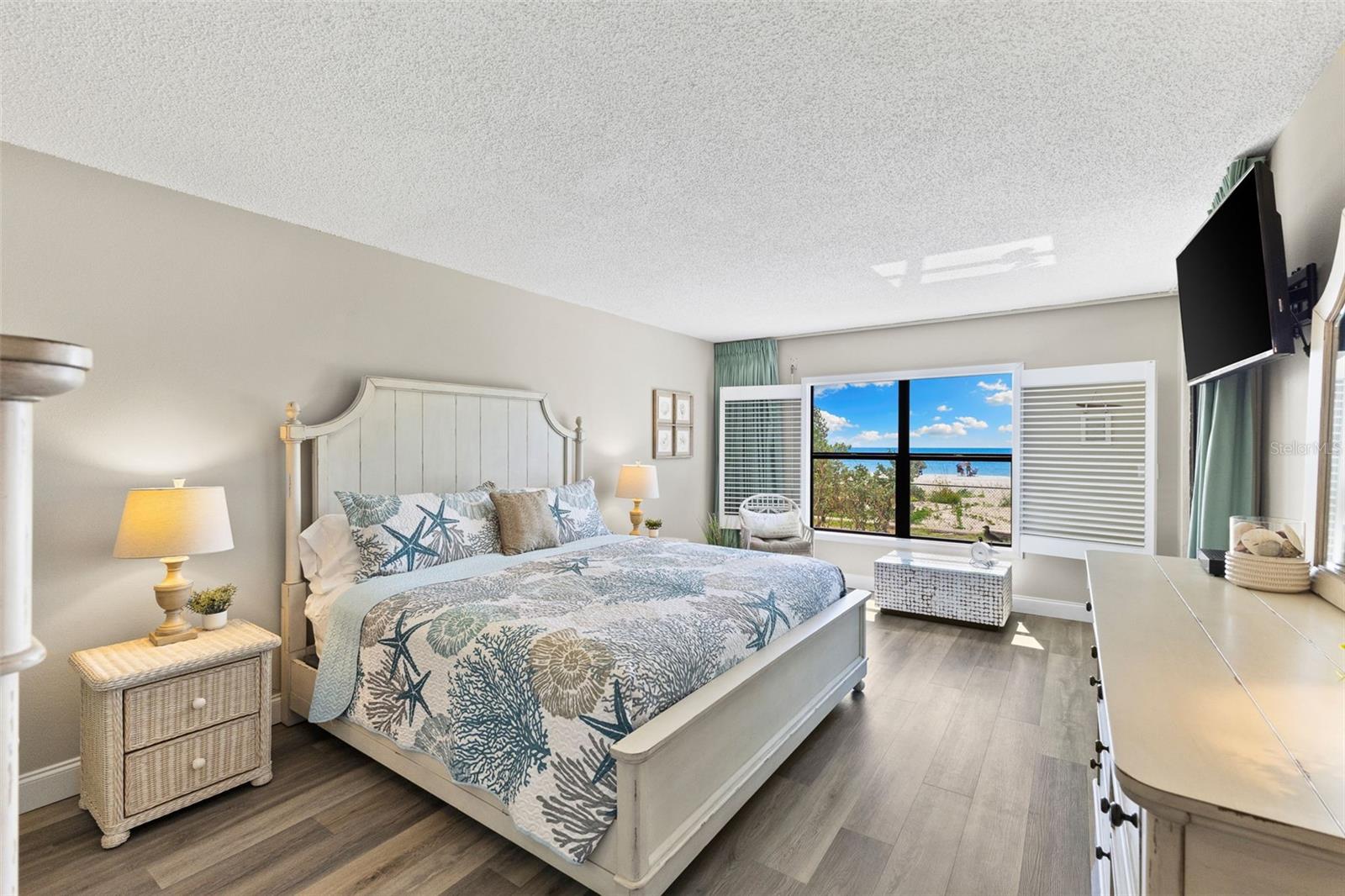 Spacious Primary Bedroom with stunning Gulf views!