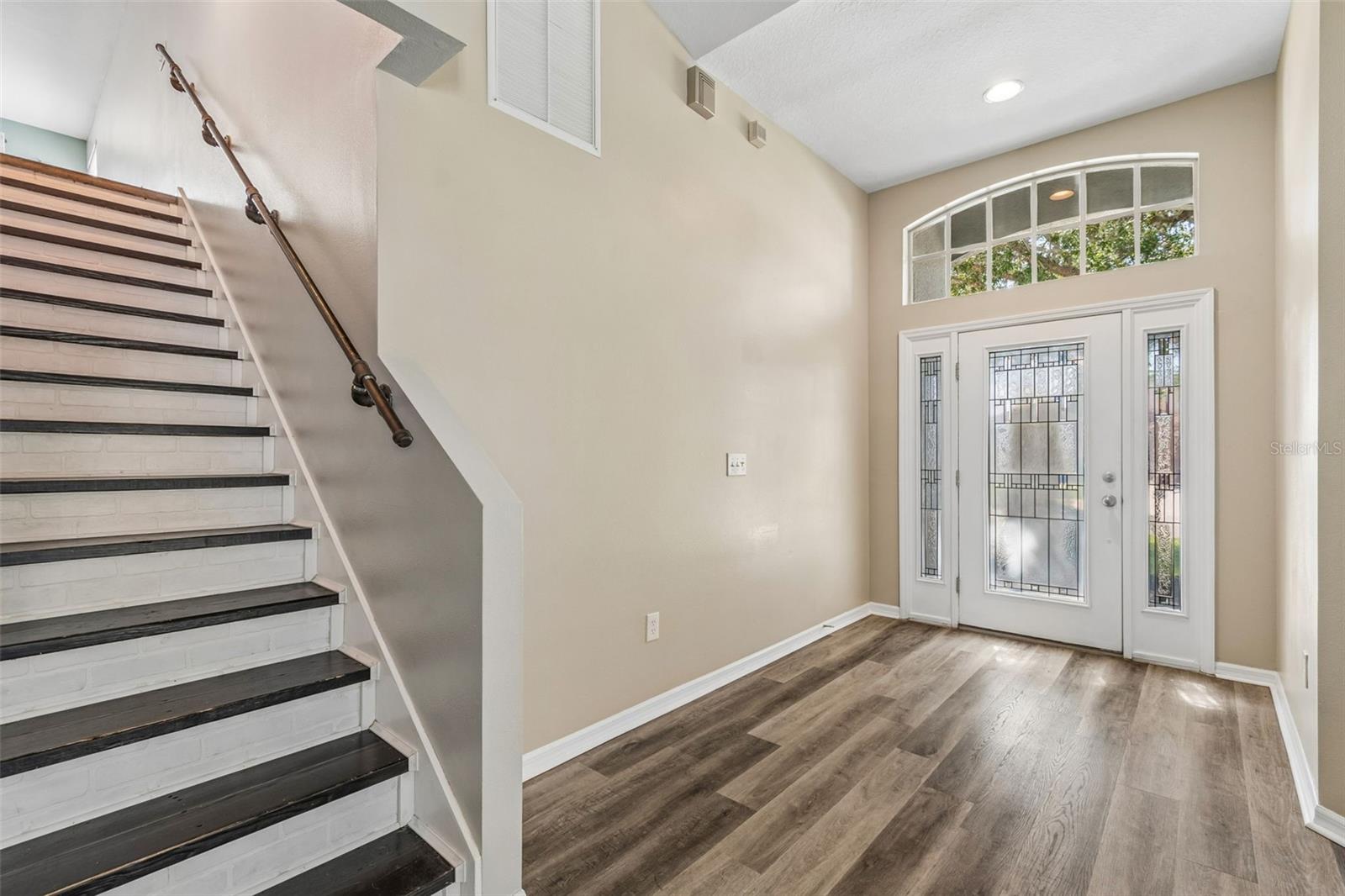 Stairs lead to loft and upstairs bedroom and bathroom