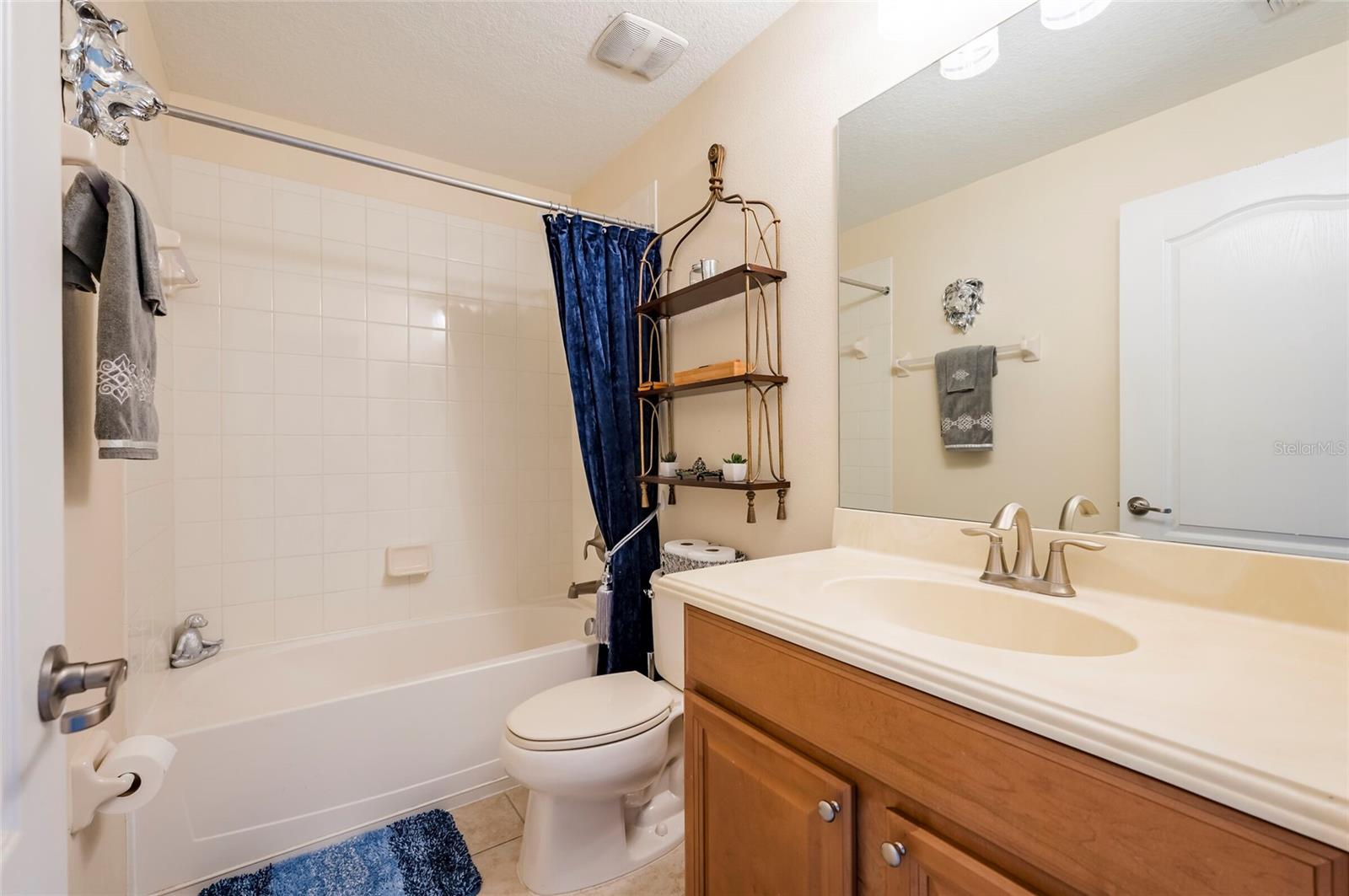 3rd Floor - Full bath