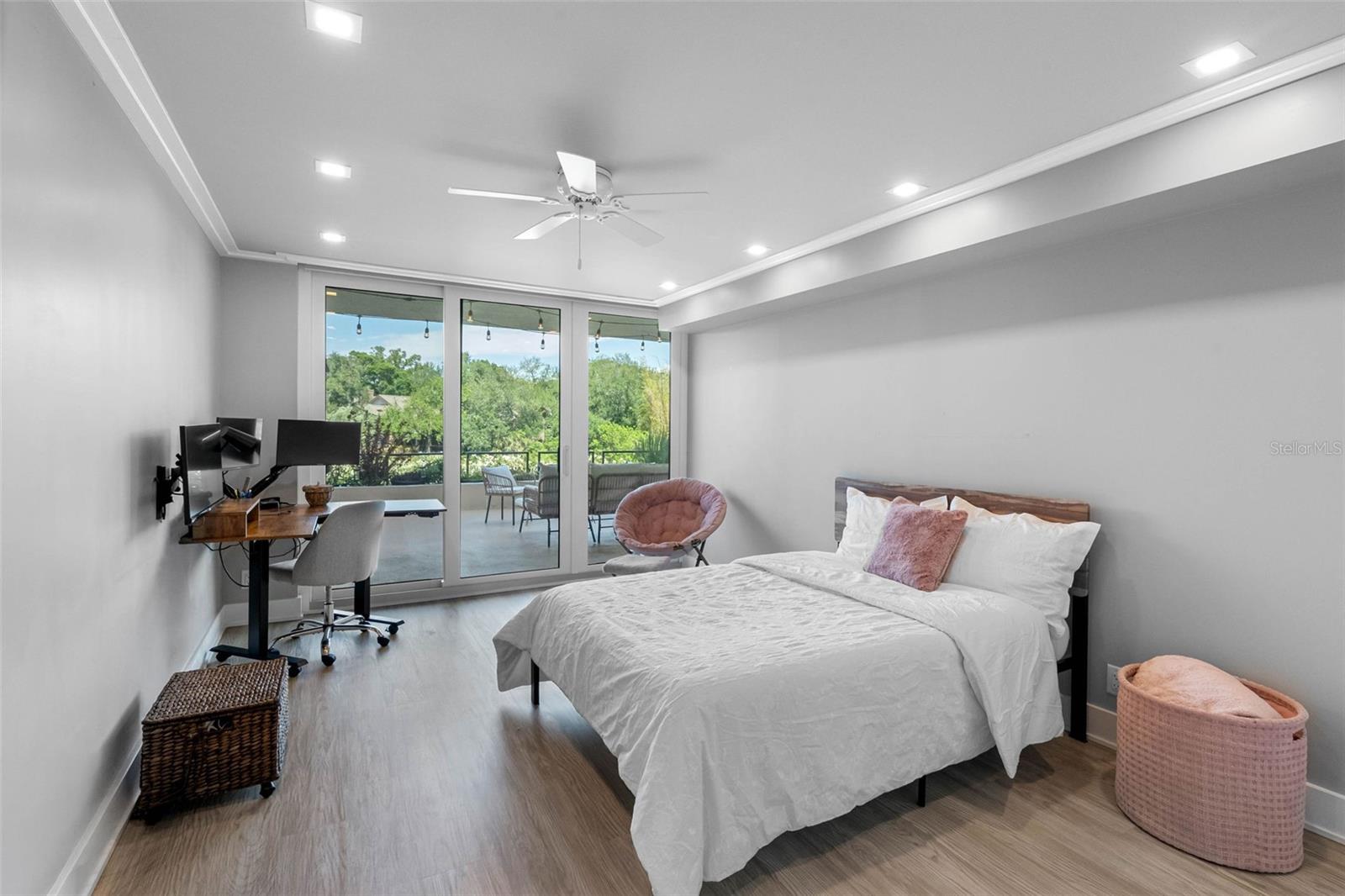 Large Bedroom 11x18