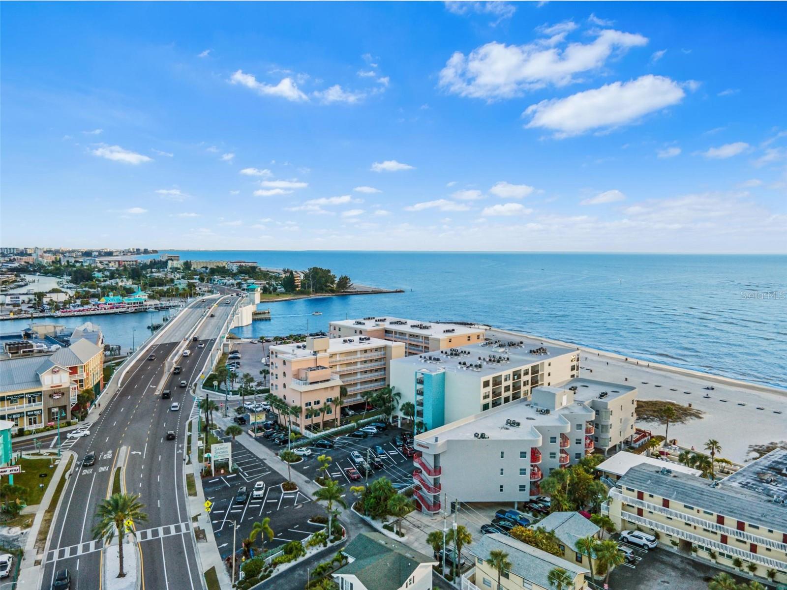 7 MINS TO JOHNS PASS AND MADEIRA BEACH