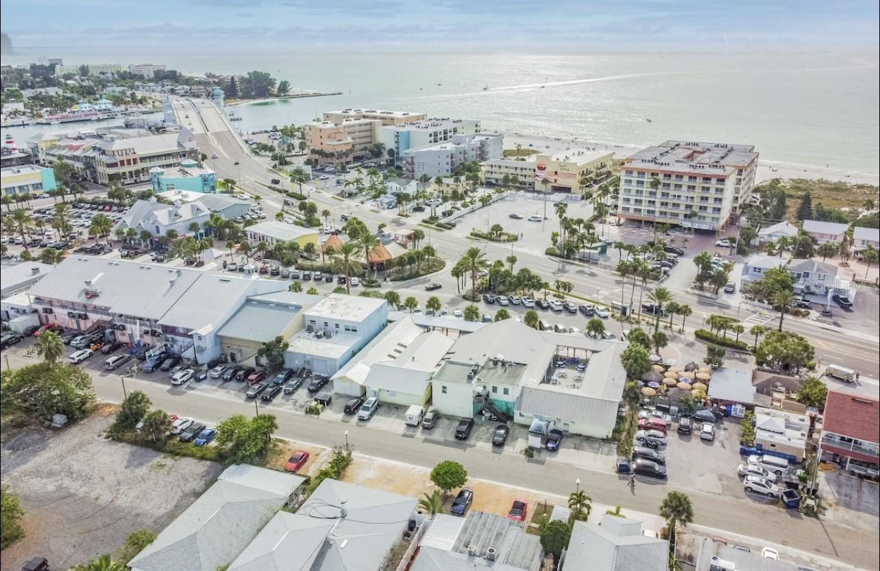 7 MINS TO JOHNS PASS AND MADEIRA BEACH