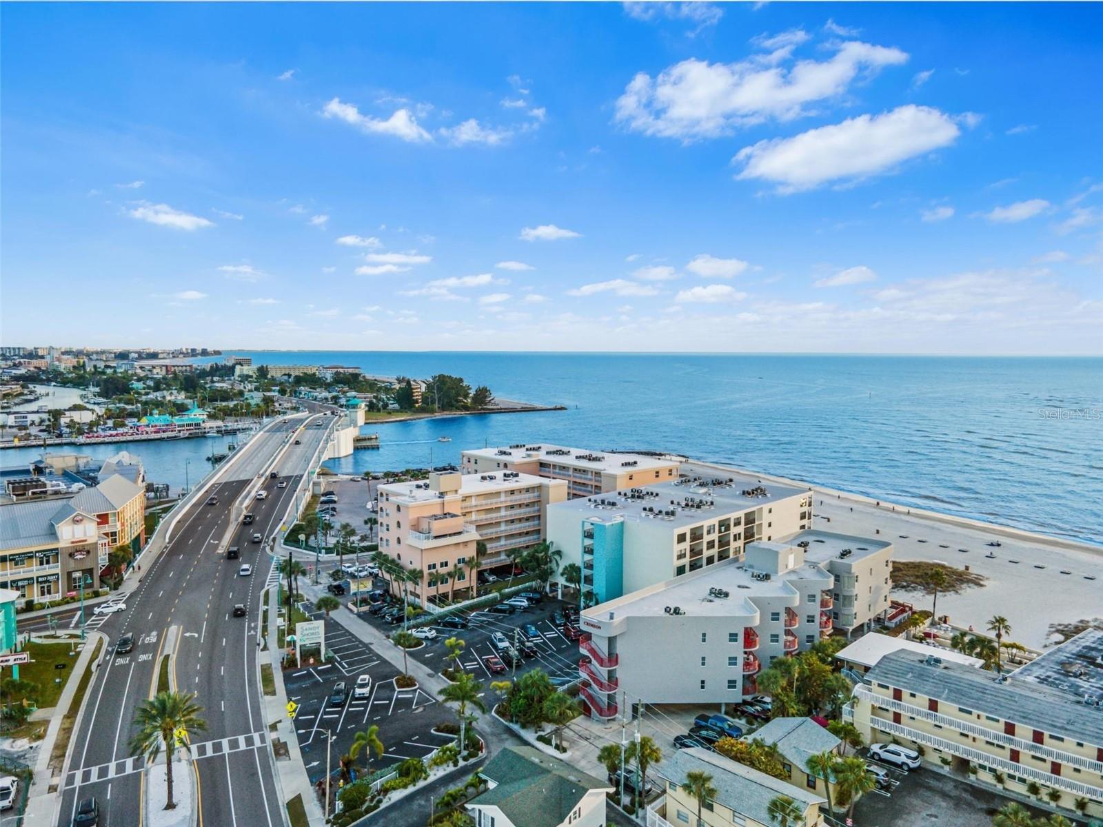 7 MINS TO JOHNS PASS AND MADEIRA BEACH