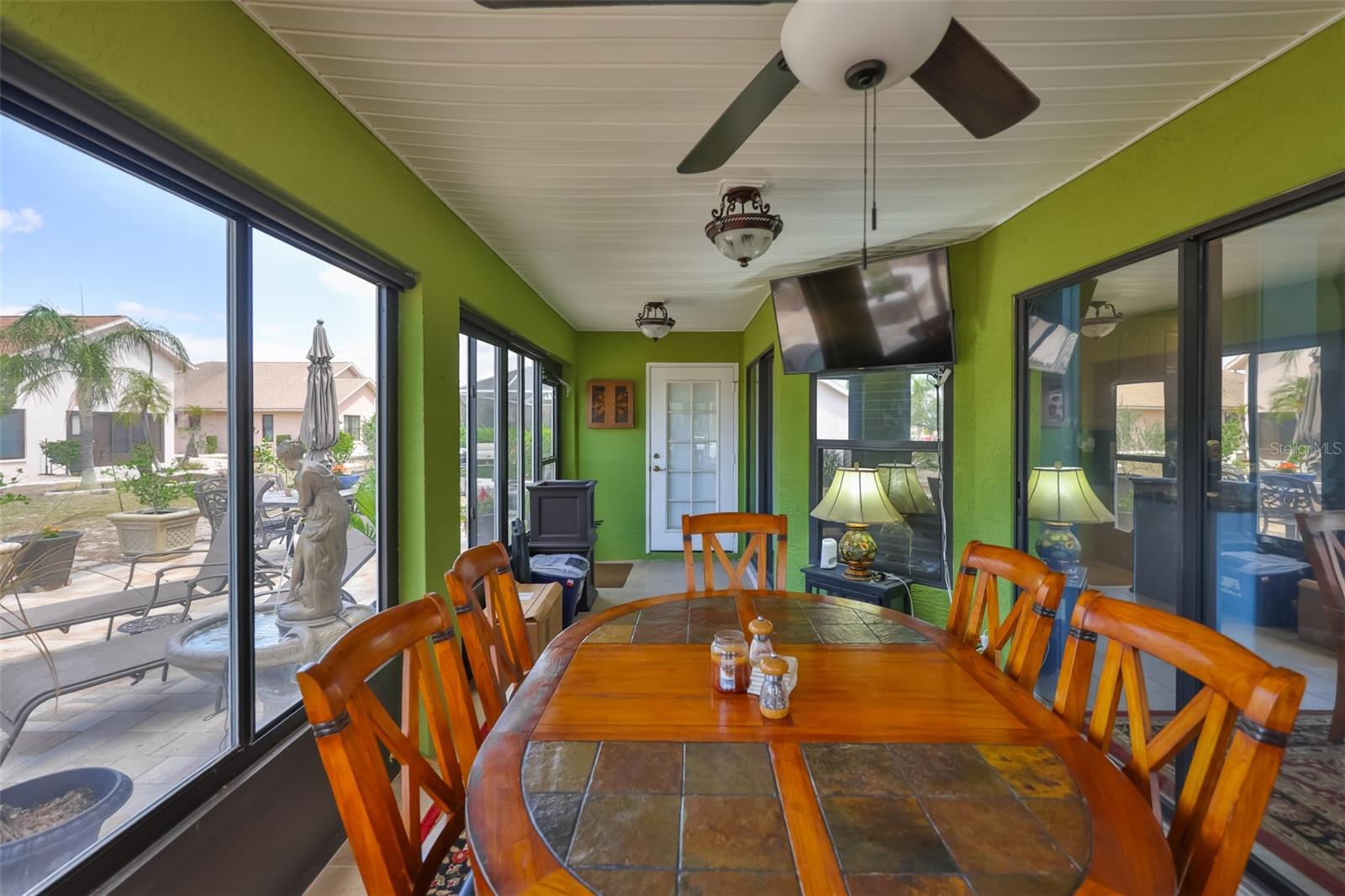 Spacious Enclosed Lanai-Perfect for Entertaining