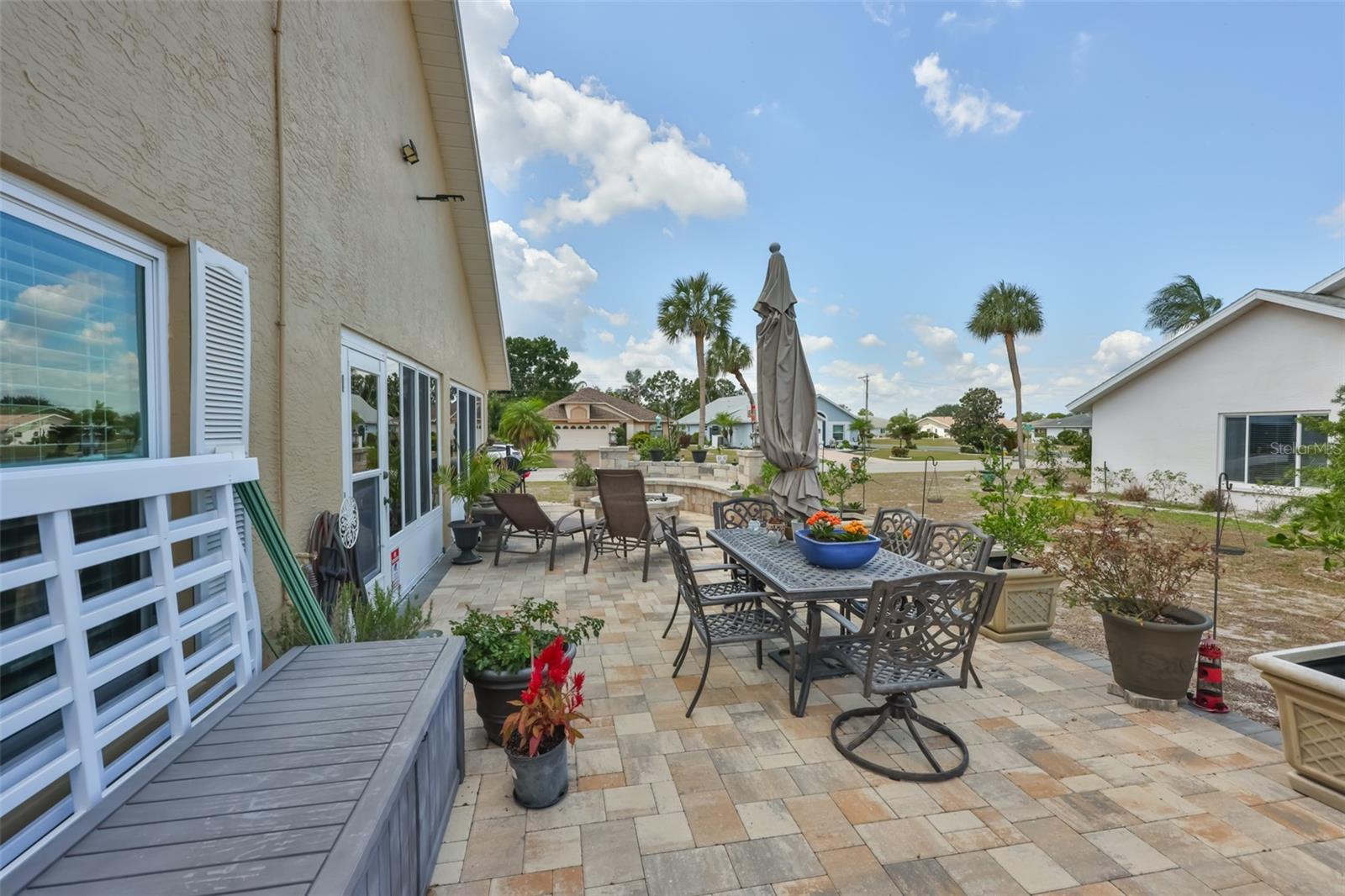 Spacious Pavered Patio w/ Built-in Seating & Fire Pit