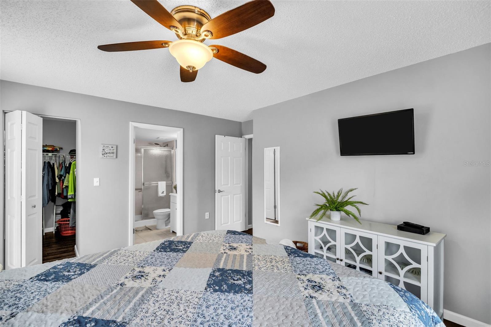 Oversized walk-in closet & beautifully updated bath~