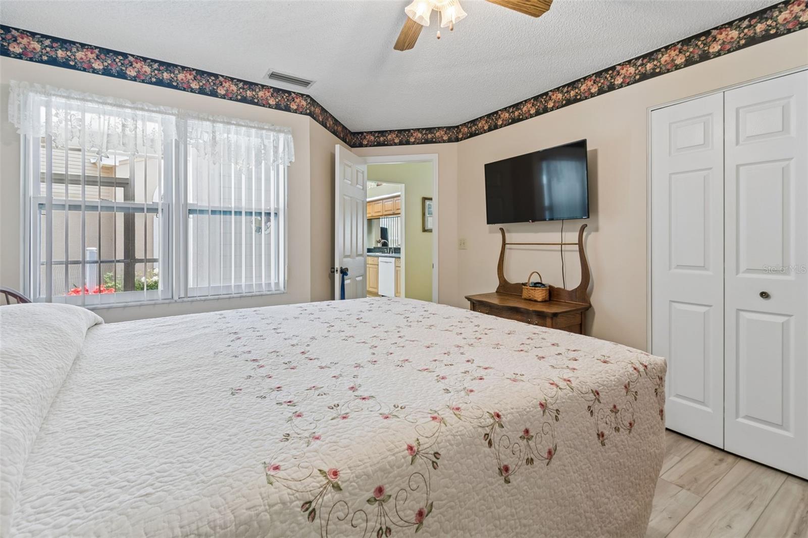 2nd Bedroom looking into foyer