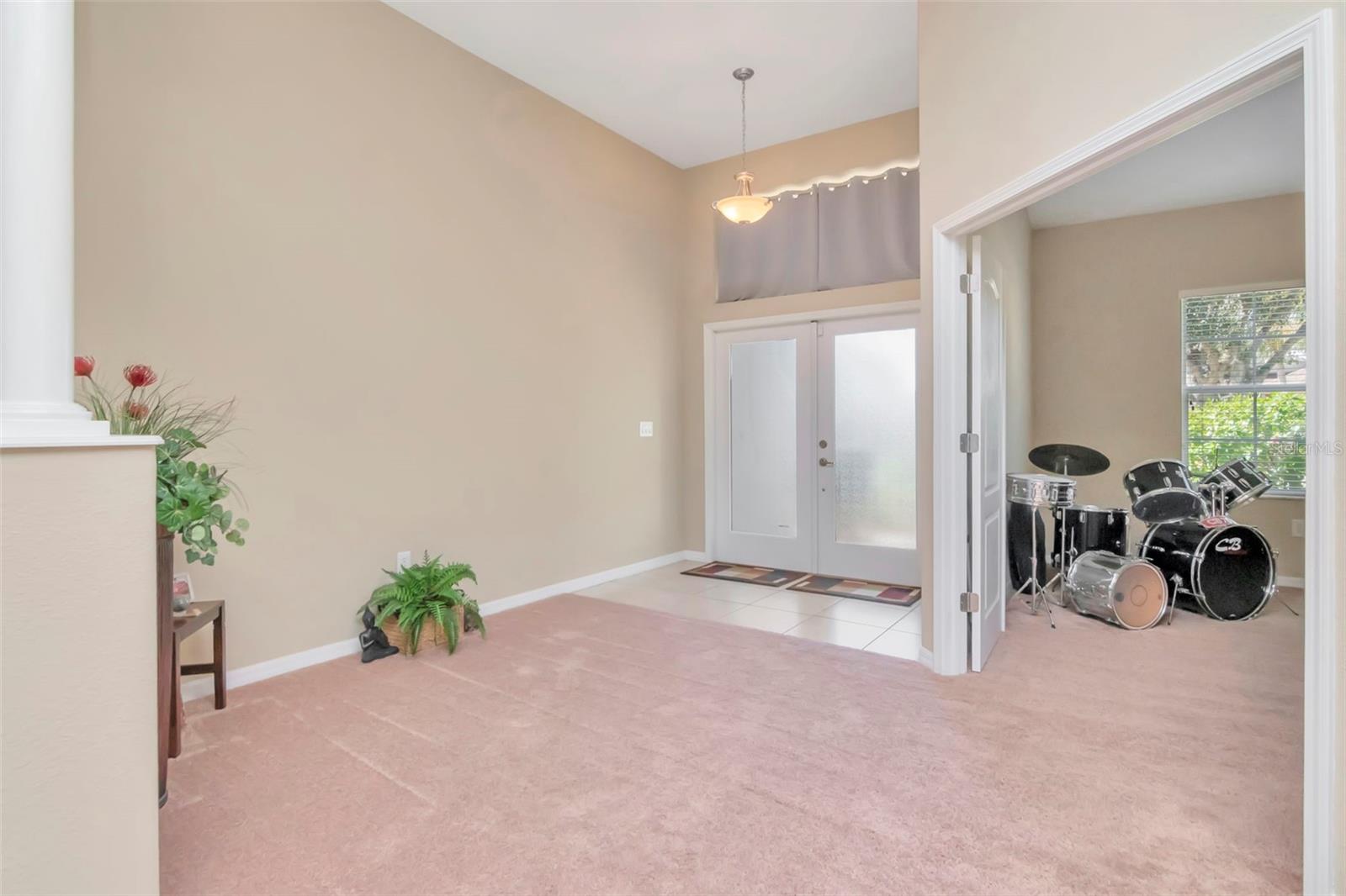 entry/office