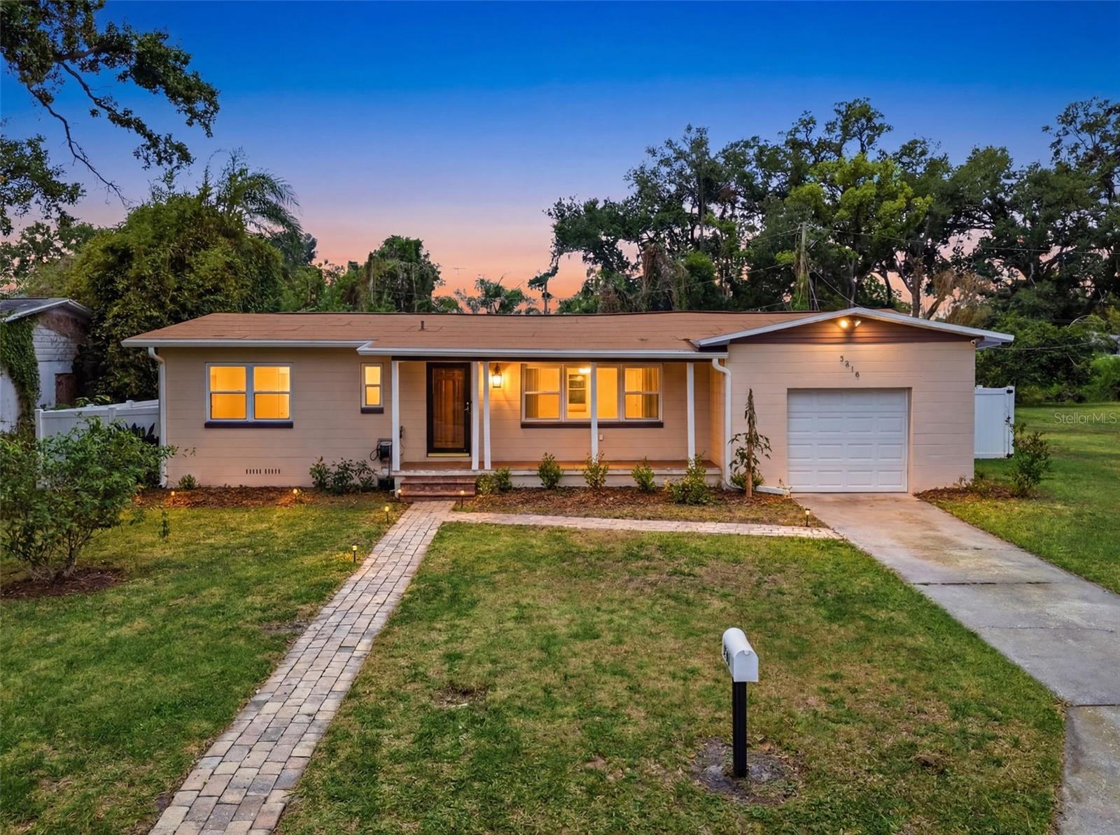 Welcome to 2518 W North St in Tampa, FL 33614