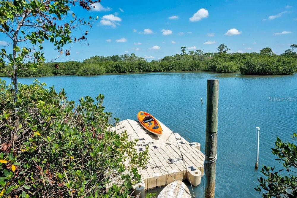Floating dock