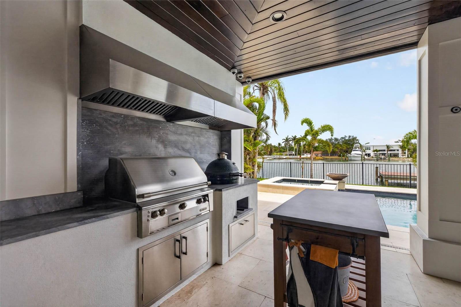 Outdoor Kitchen