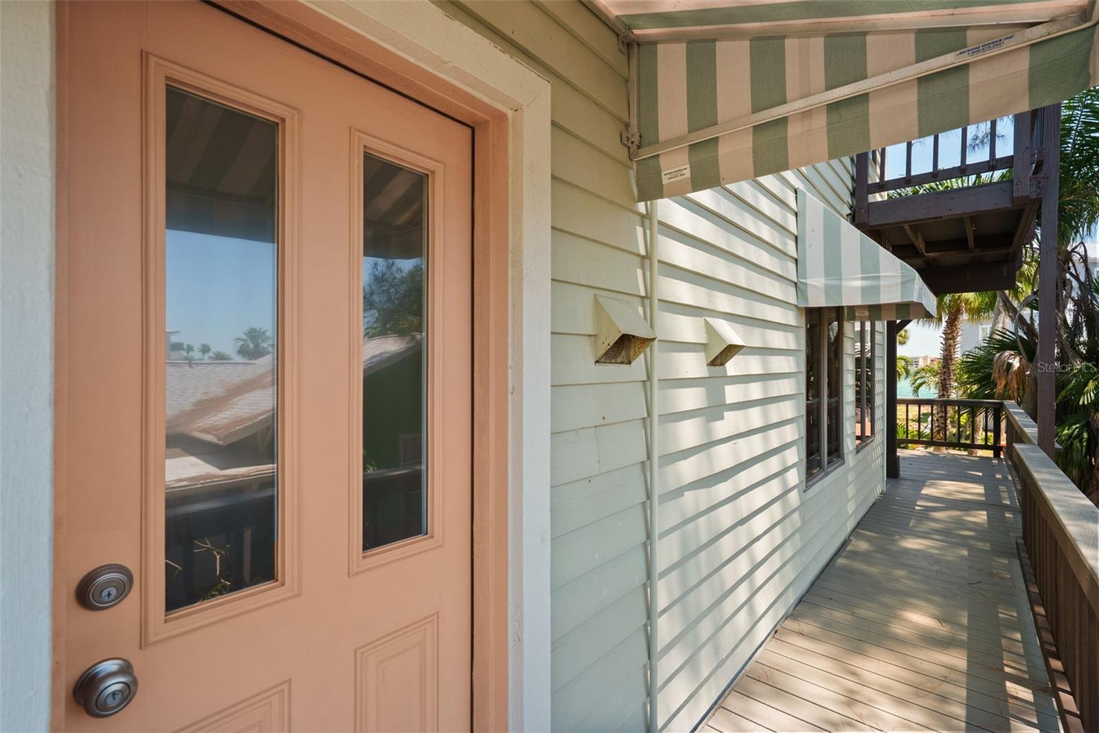 Side door to the Kitchen