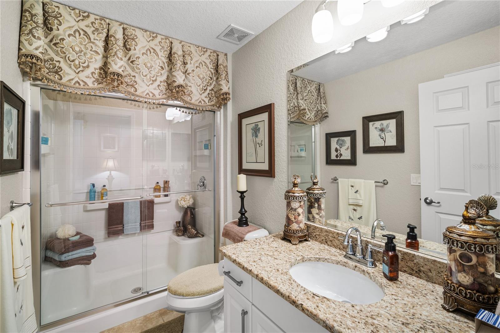 Guest/hall bath with updated vanity, mirror & lighting