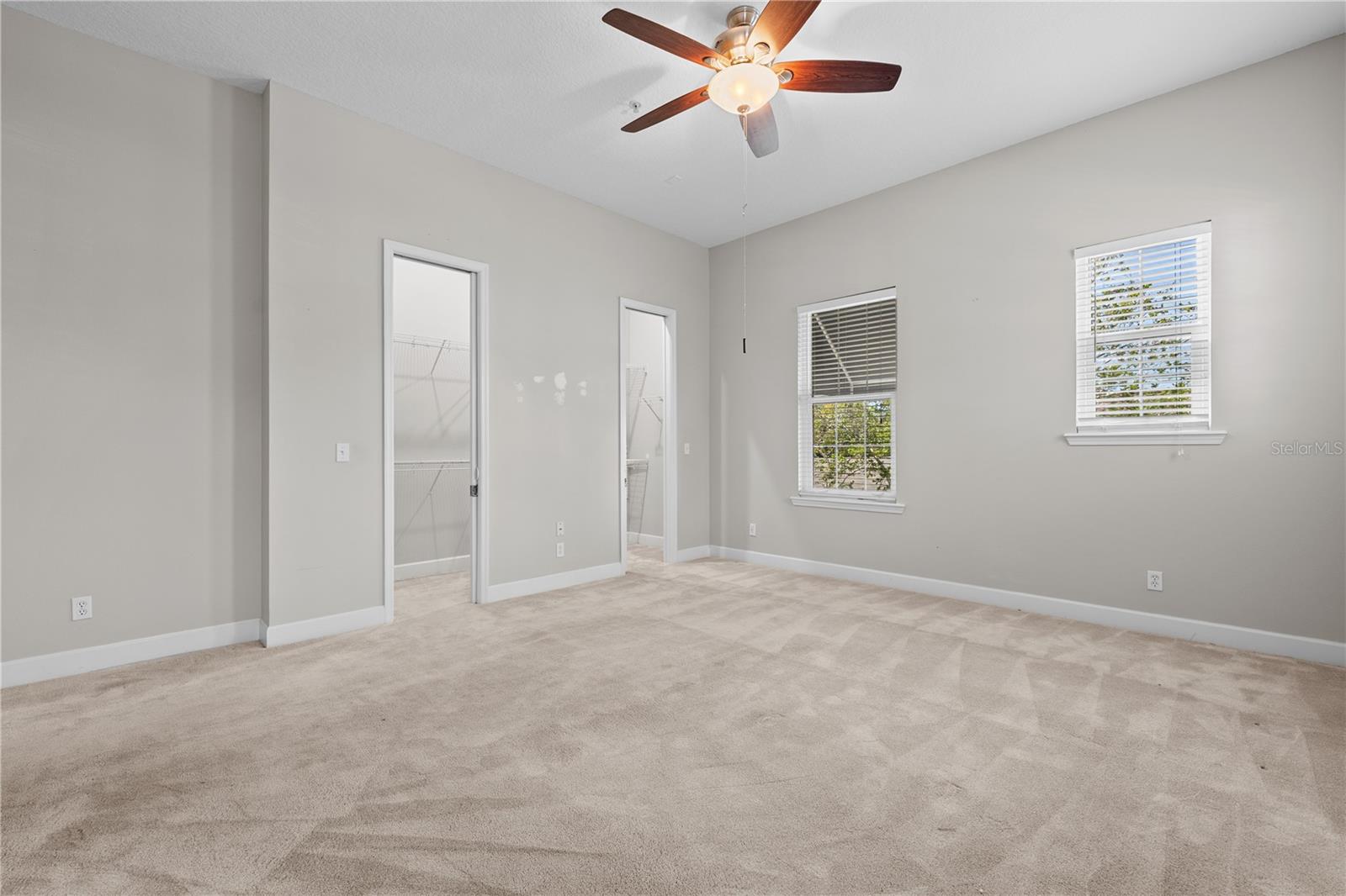 Double entry walk-in closet
