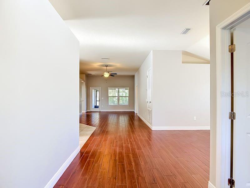 Wide foyer as you enter