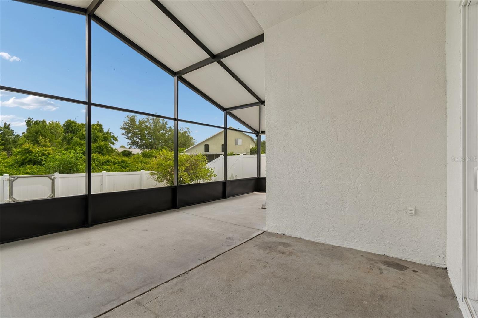 Enclosed lanai