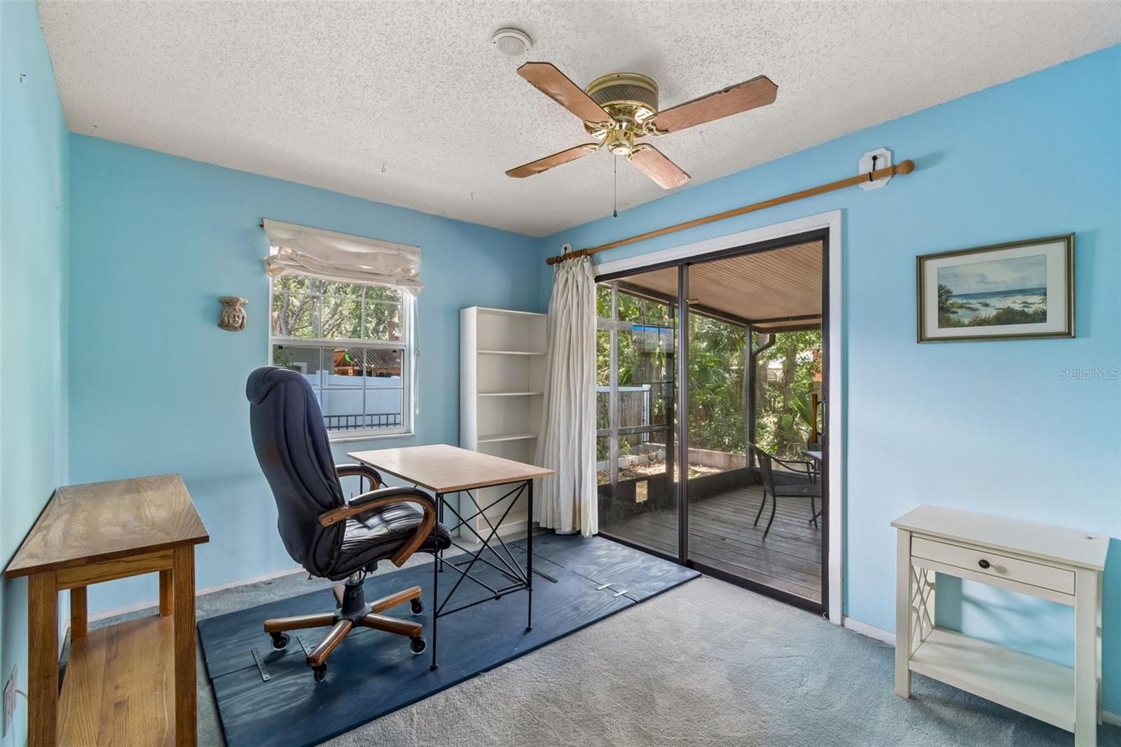 3rd guest bedroom with sliding doors to the lanai!