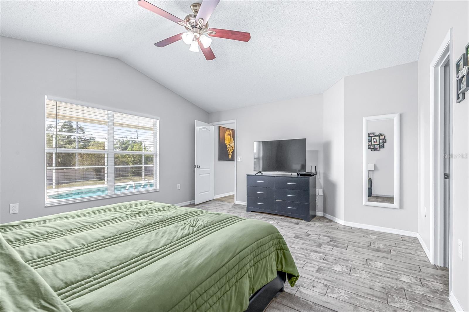TB8506387