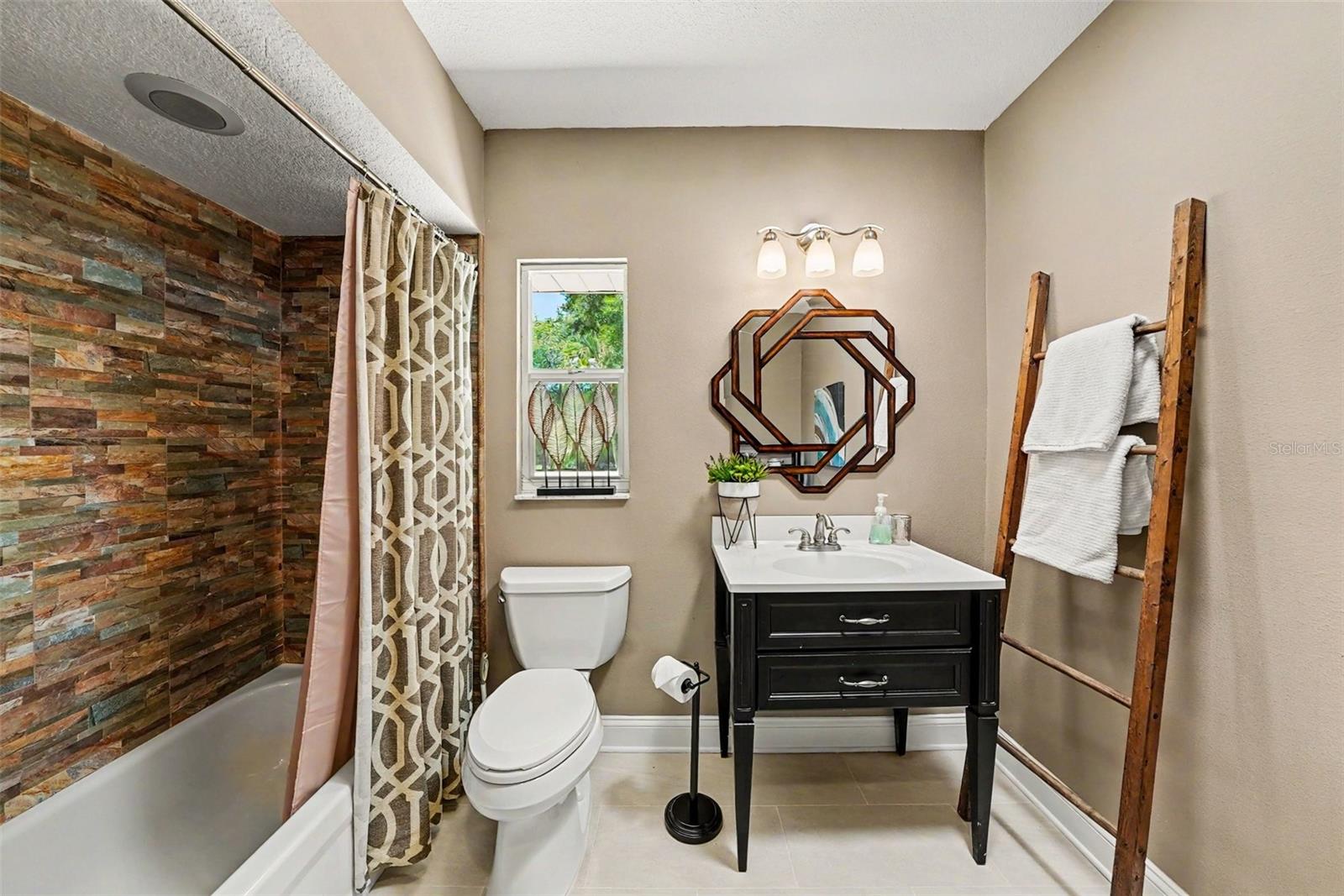En Suite Bath