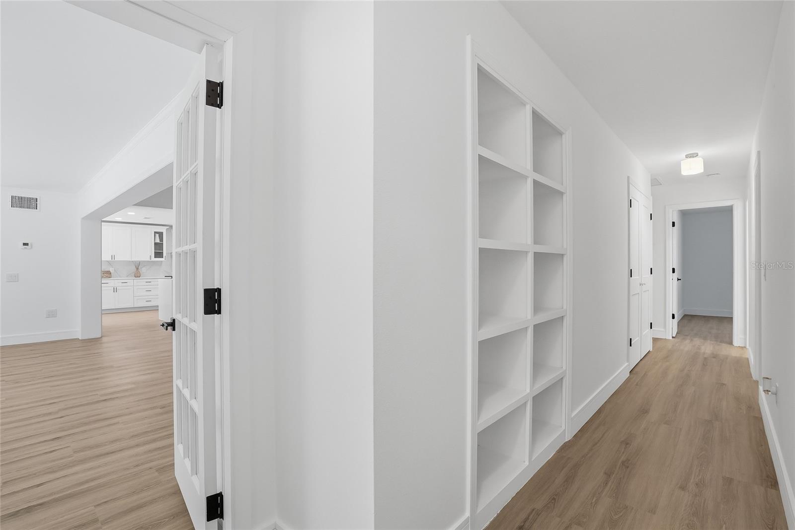 Master closet 1