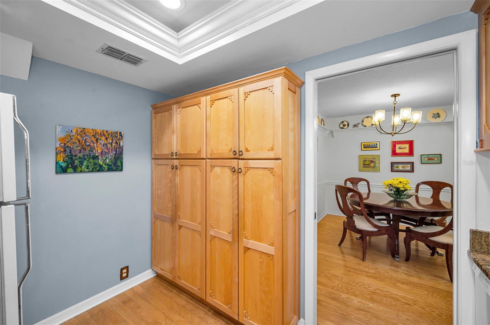 Plenty of storage - kitchen