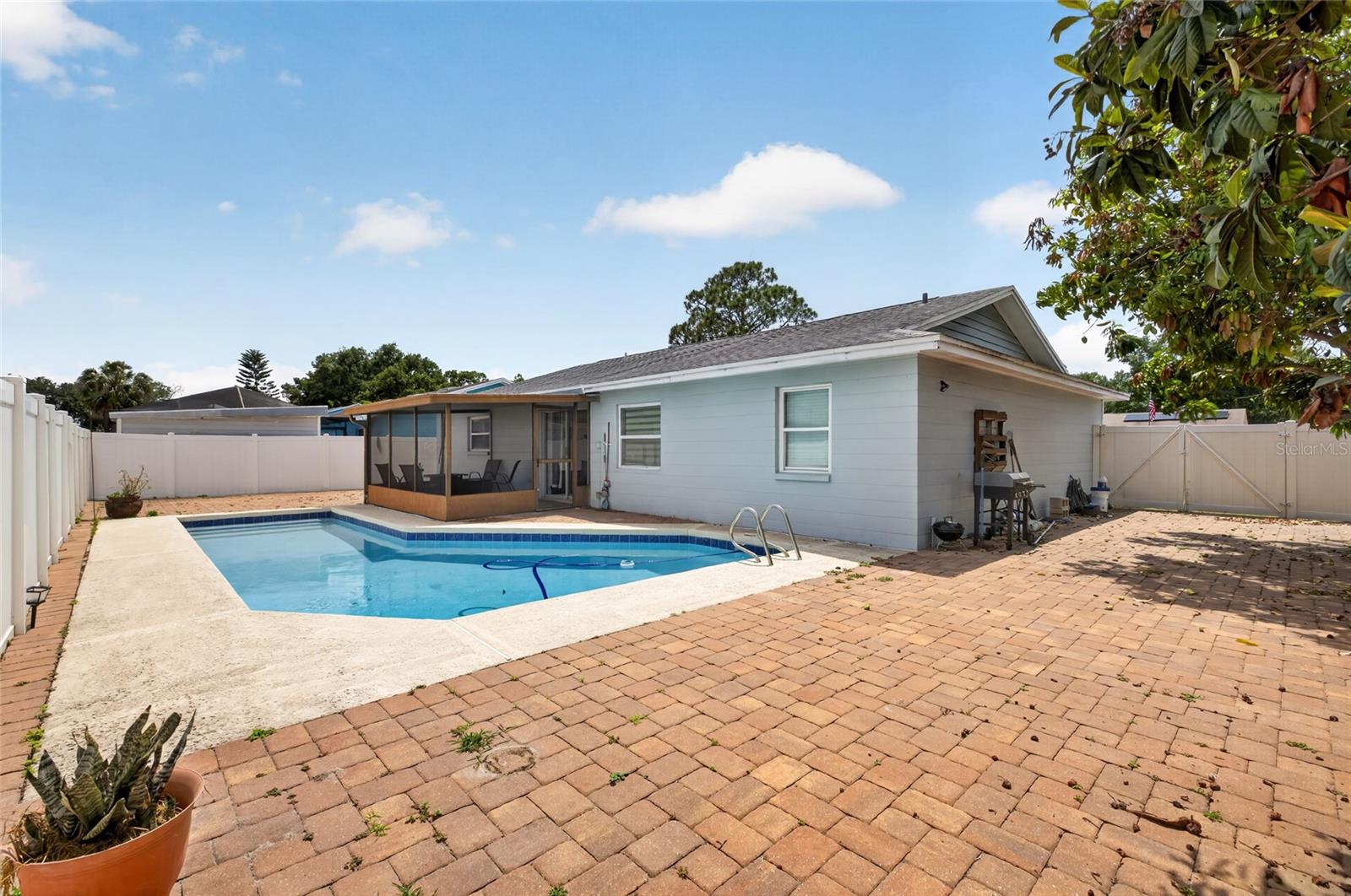 Pool/Pavers
