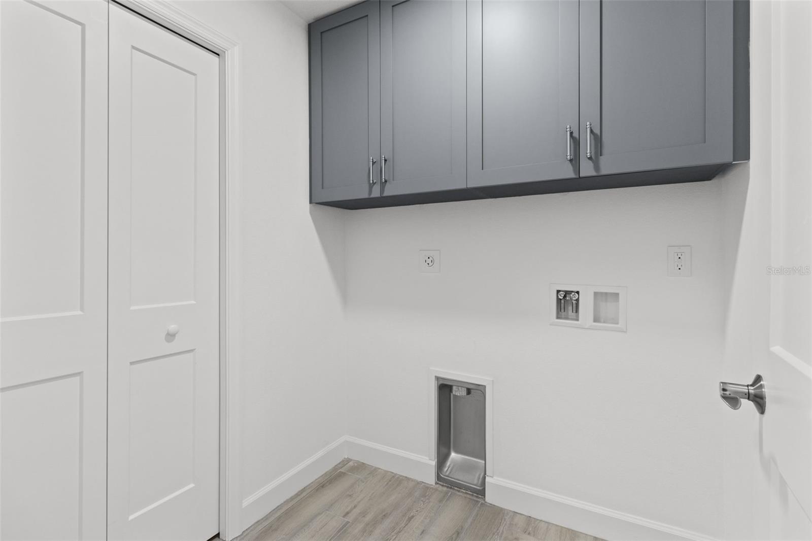 Full Size Laundry Room w/ Storage Closet