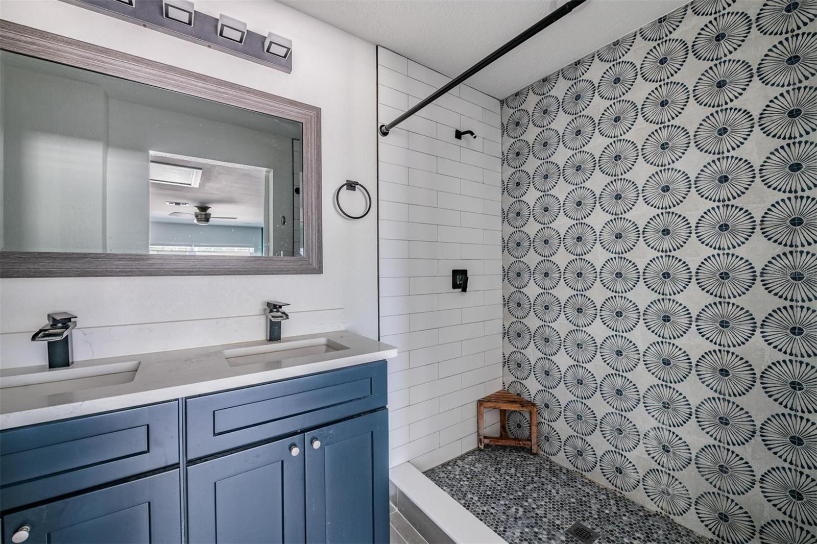 Primary en-suite bathroom