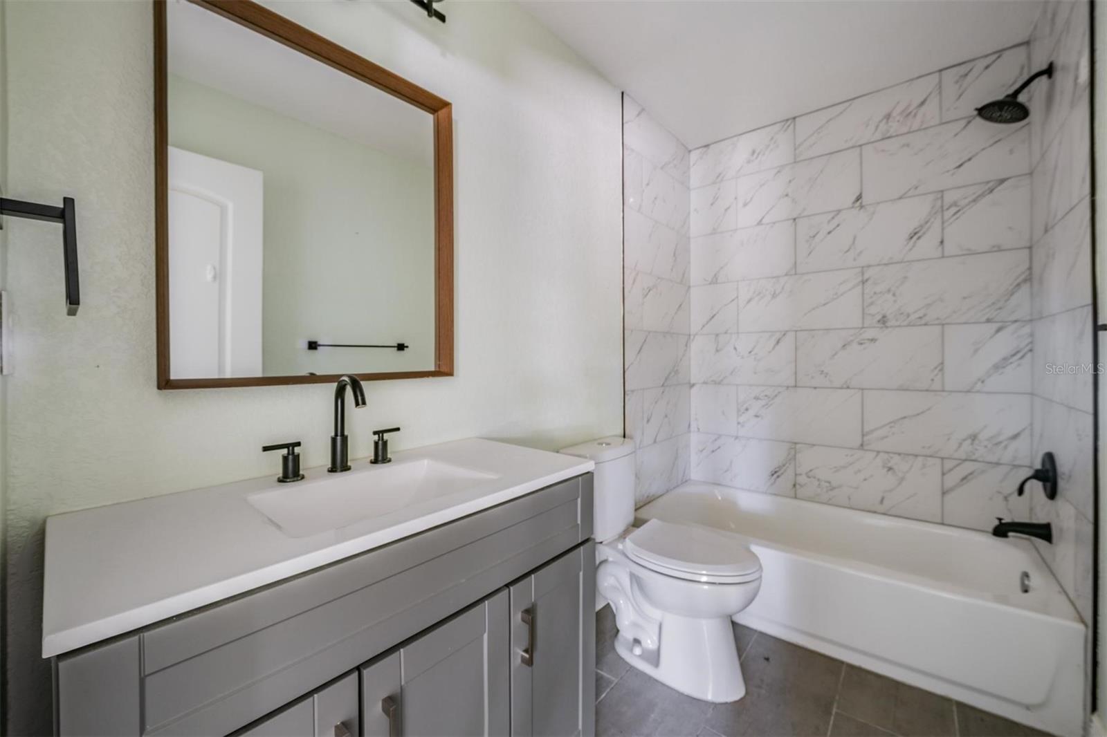 Full hall bath