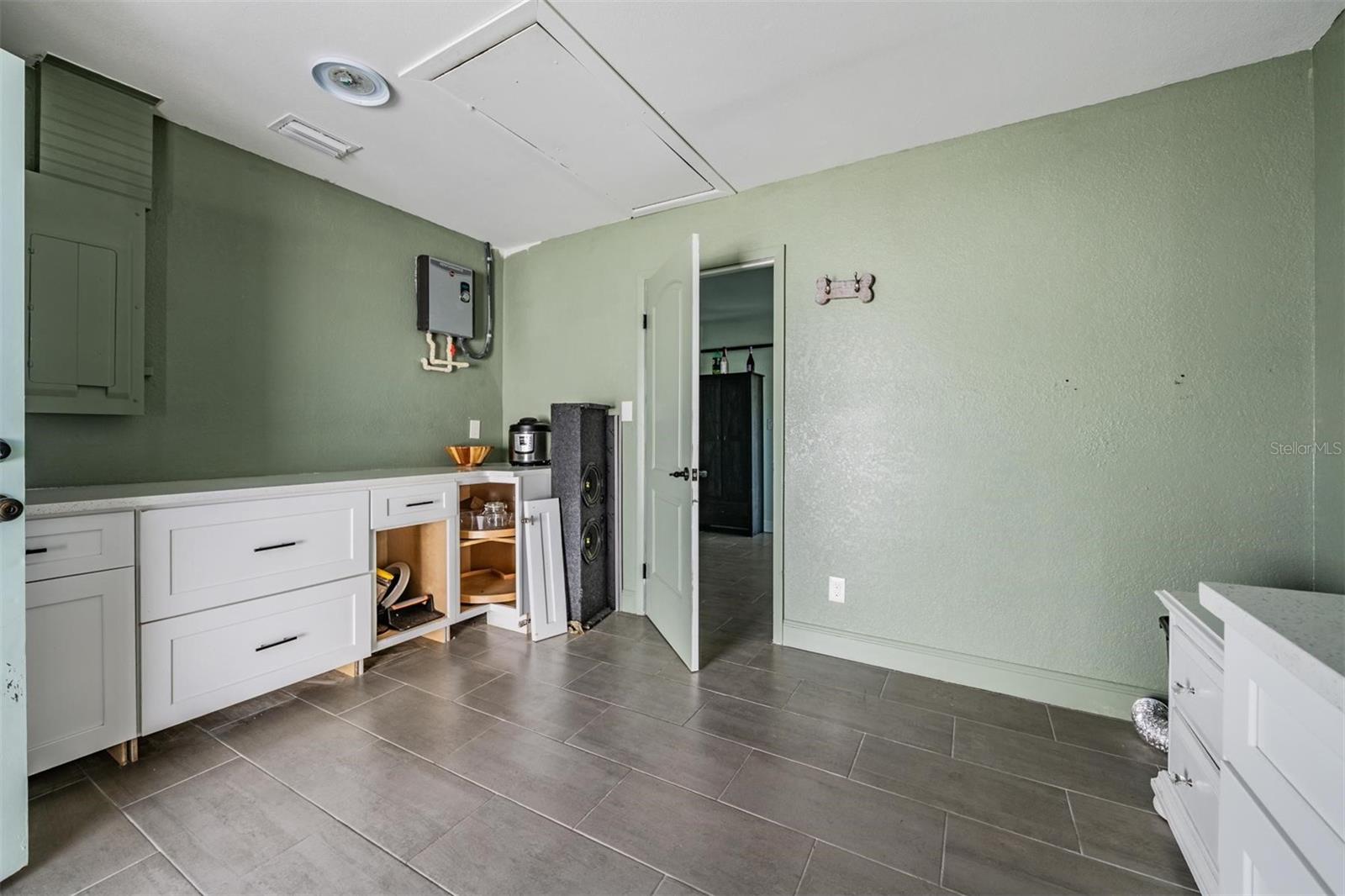 Oversized laundry room