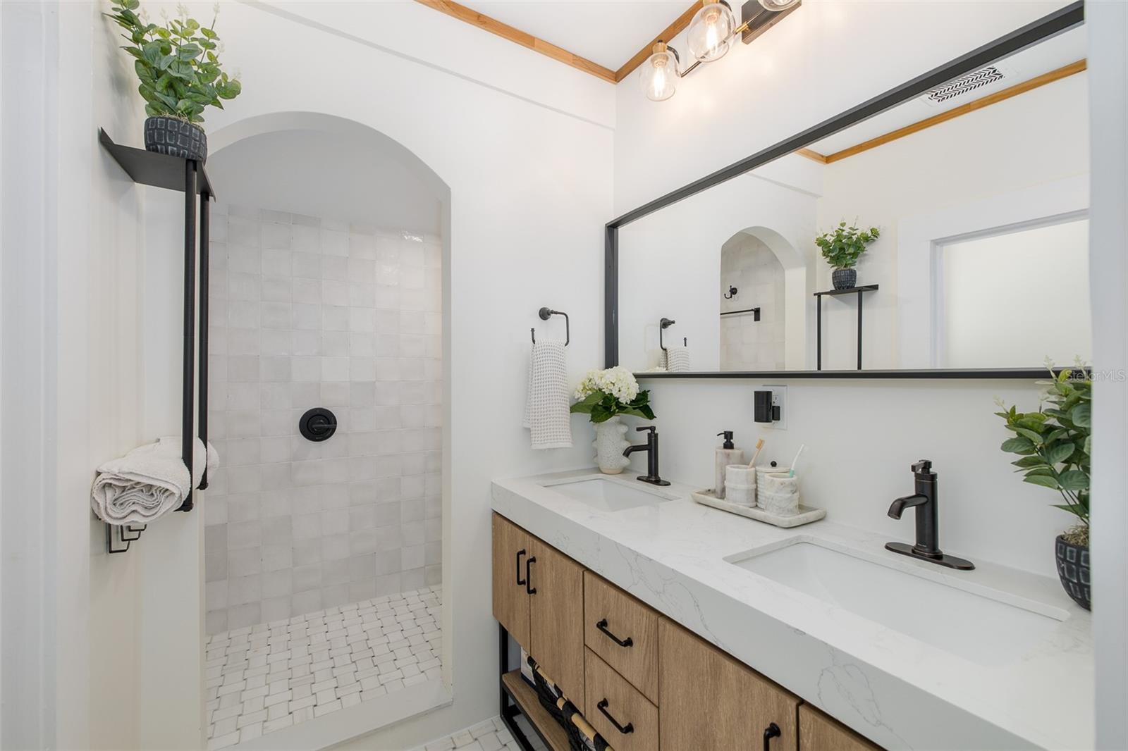 PRIMARY EN-SUITE BATH