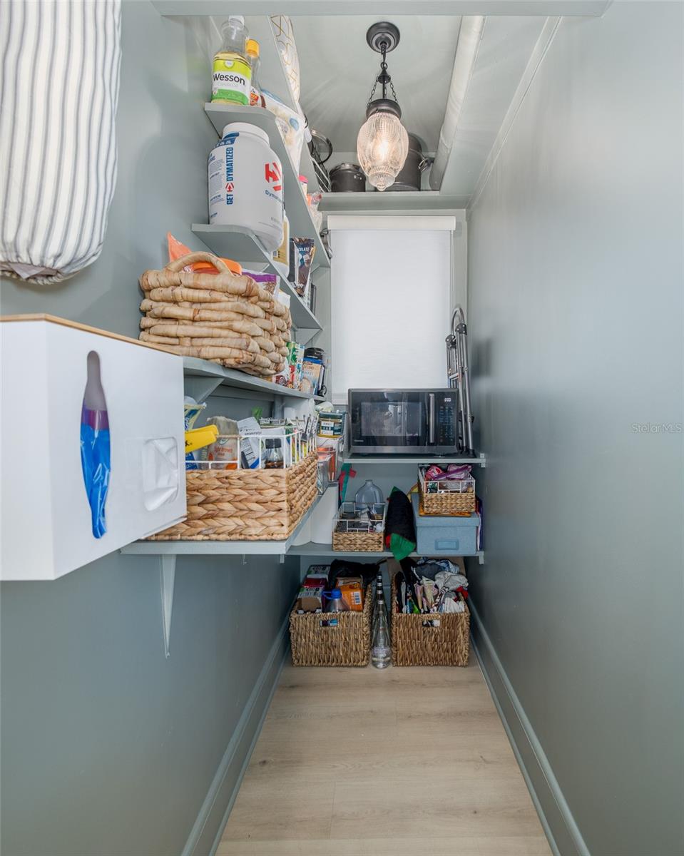 CUSTOM PANTRY