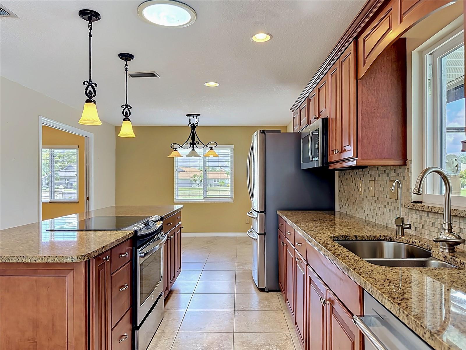 Kitchen - Casual Dining Space