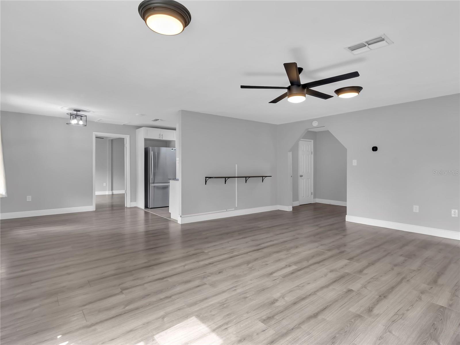 Living Room/Dining Area